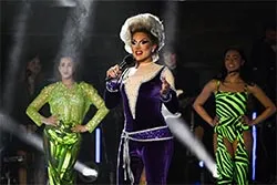 Drag Race UK-winnaar The Vivienne geconfronteerd met aanval