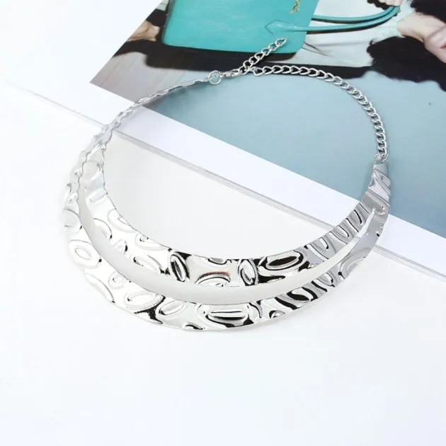 Metal Oval Pattern Short Necklace