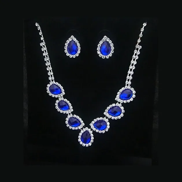 conjunto de collar de aretes de diamantes