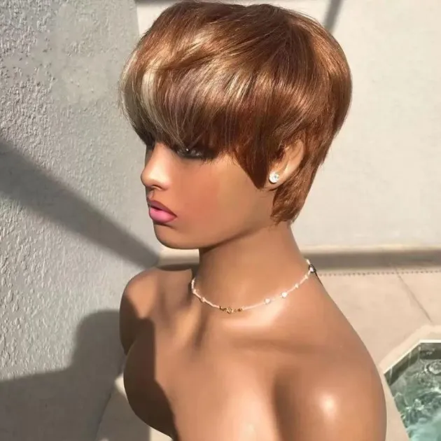 Pelucas de pelo corto, mechas marrones, cabello dorado