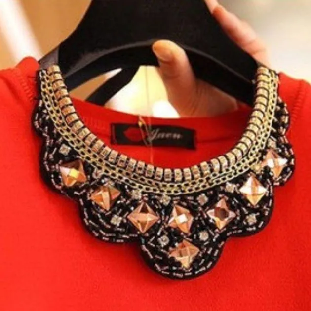 Collar de cuello redondo con colgante de ropa que combina con todo