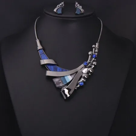 Modern Gemstone Design Necklace